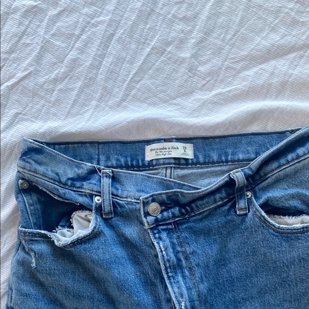 Abercrombie & Fitch 90s Straight Ultra High Rise Jeans - Picture 6 of 16